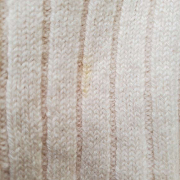 ARITZIA-WILFRED Free 100% Wool V-Neck Cream Knit Sweater Size Small - Picture 9 of 10